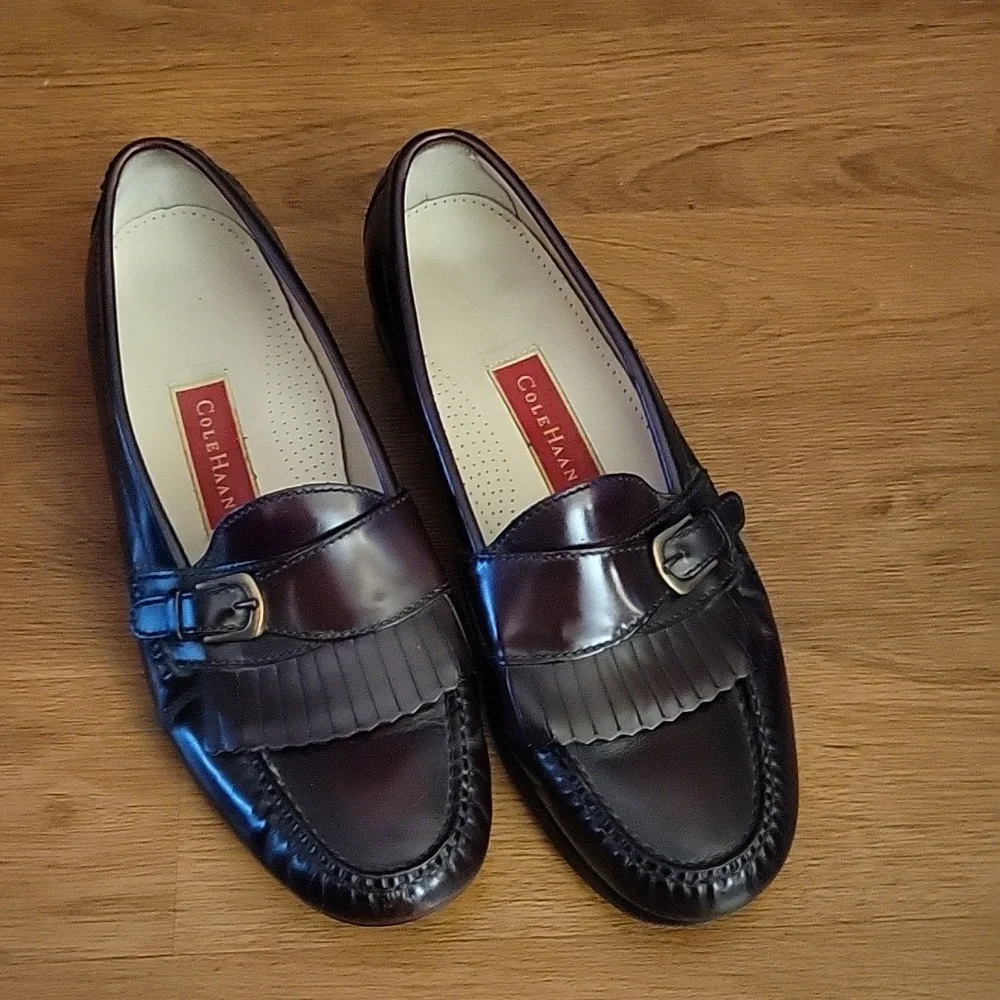 COLE HAAN City burgundy leather pinch kiltie loafers gold buckle 10 D Excellent